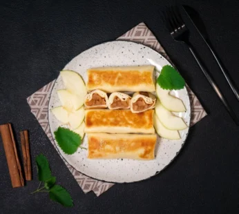 Pancakes with caramelized apples